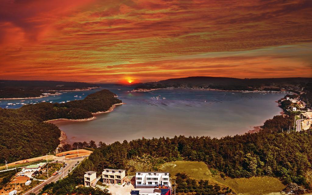 Yeosu Blooming Pension Eksteriør bilde